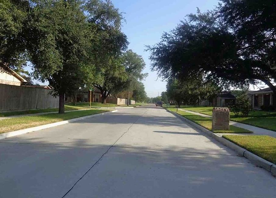 Exterior Neighborhood (street photo)