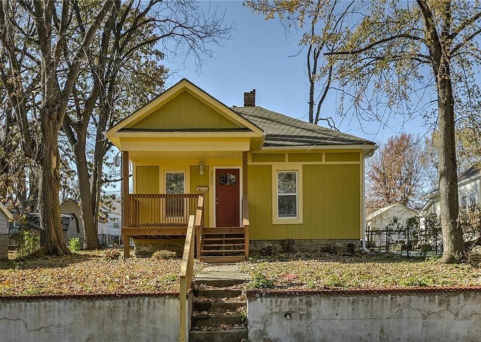 1st image of 326 N White Ave