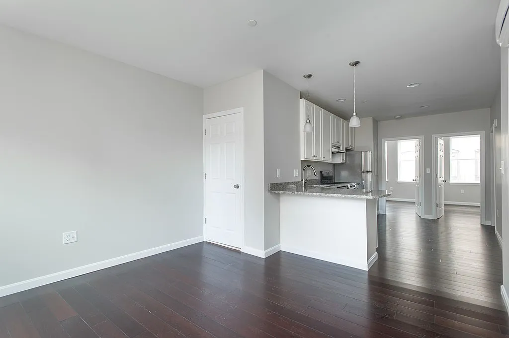 Building Photo - 106 Prince St #2