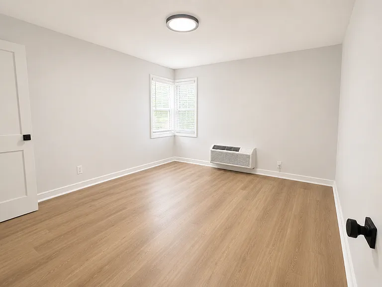 East Browning Apts — Photo 5