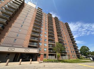 1060 Caven St #202, Mississauga, ON L5G4J5