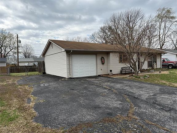 2nd image of 26 Iris Ave