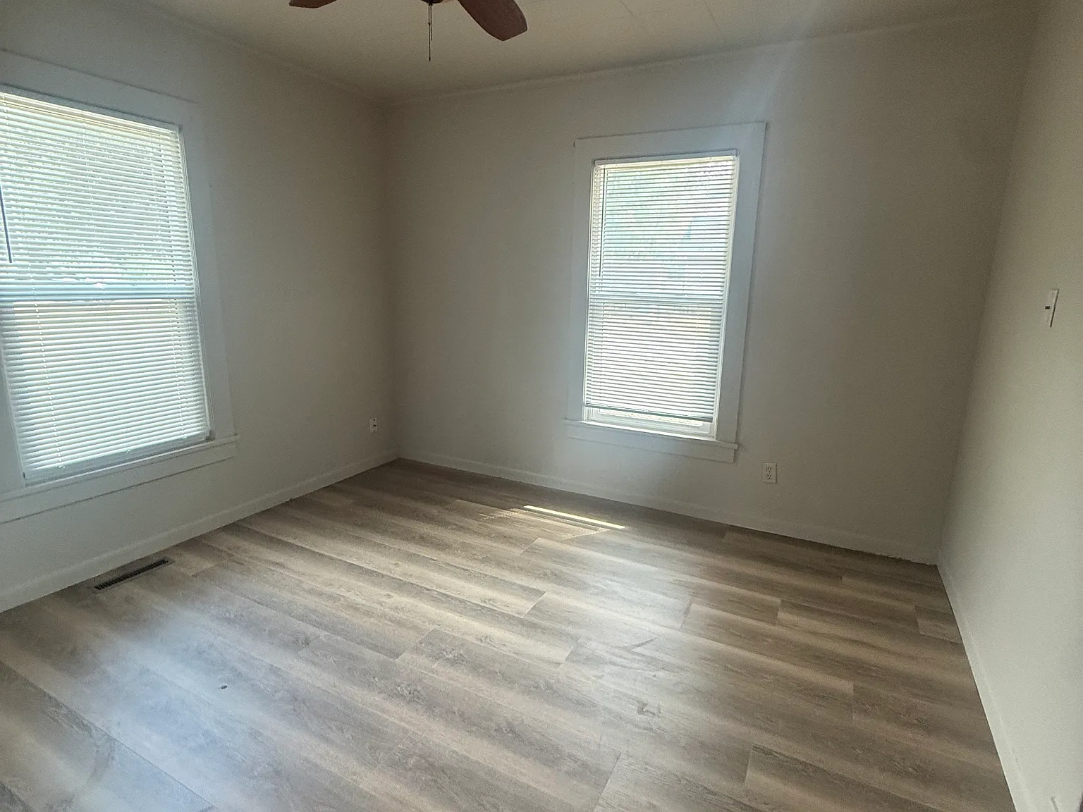 2 bed, 924 sqft, $1,075 — Photo 3