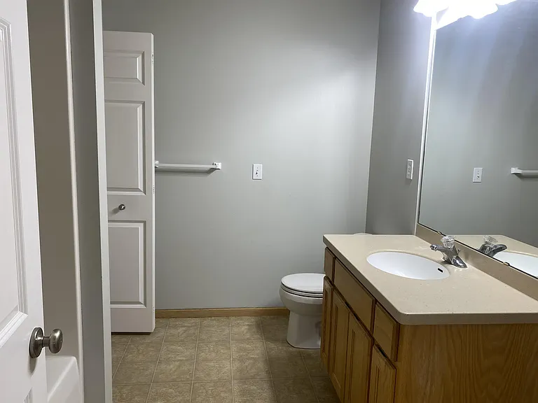 860 Independence Dr — Photo 14