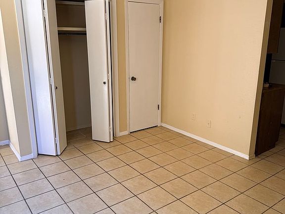 3rd image of 2929 Los Amigos Ct APT A