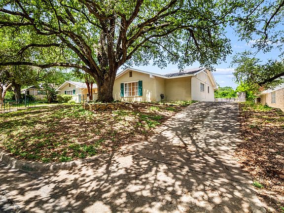 5th image of 2641 Woodmont Cir