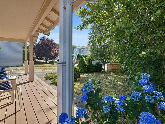 4th image of 18642 Vaughn Milton Loop NE