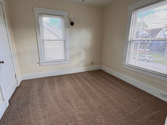 3rd image of 202 E Kline St APT 2