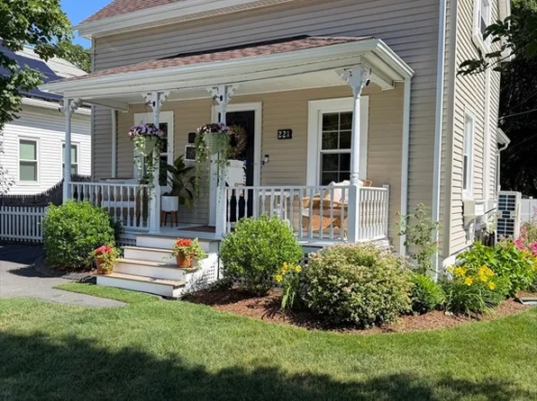221 County St, Seekonk, MA 02771