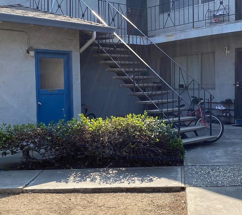 1st image of 865 Burbank Dr APT 4