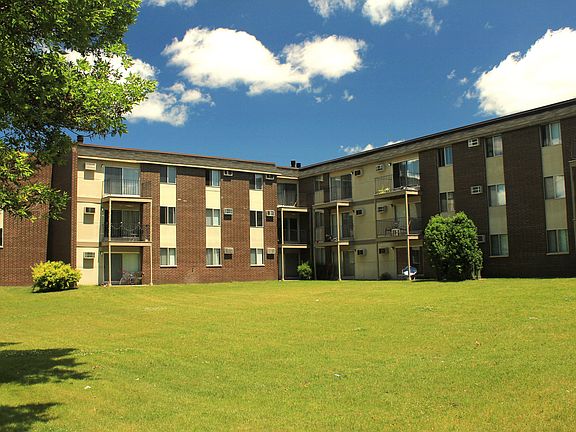 Rosedale Apartments ; Roseville, MN