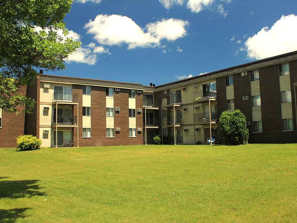Rosedale Apartments ; Roseville, MN
