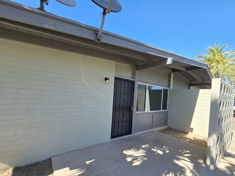 6637 E Cheery Lynn Rd #A — Photo 1