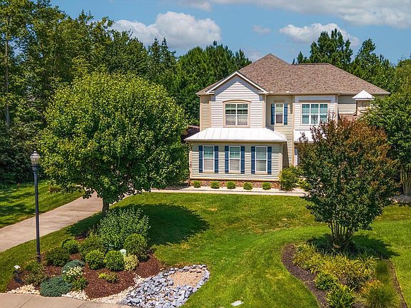 2nd image of 16 Foxwood Ct