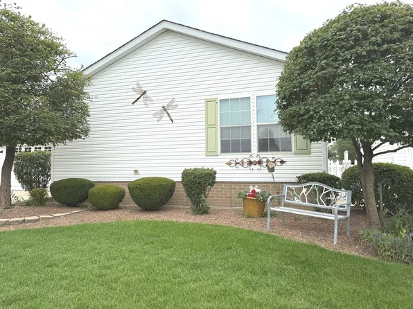 23021 S Pinehurst Dr, Frankfort, IL 60423