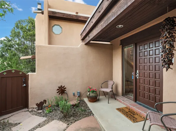 682 La Viveza Ct, Santa Fe, NM 87501