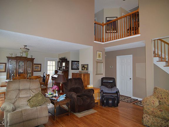 5th image of 145 Pepperdine Way
