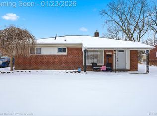 21756 Dexter Ct, Warren, MI 48089