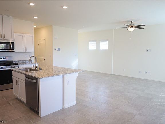 3rd image of 425 Larksong Ave