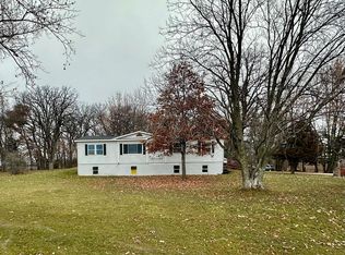 11801 140th St, Le Roy, MN 55951