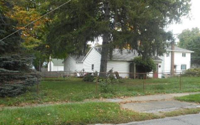 2nd image of 18 Maple St