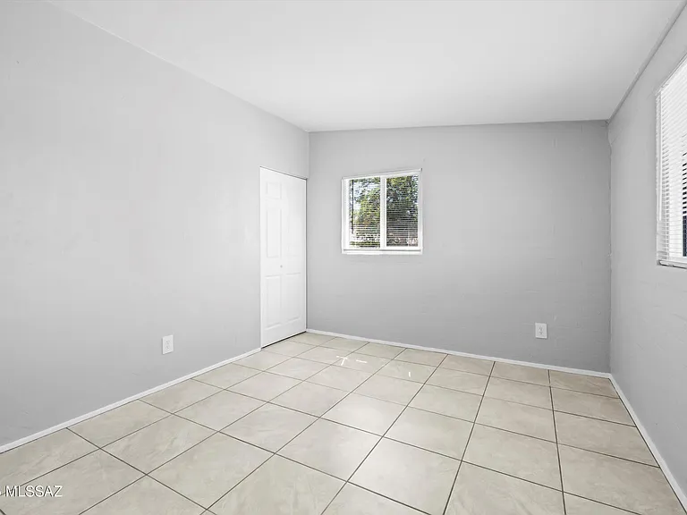 202 S Avenue C — Photo 21
