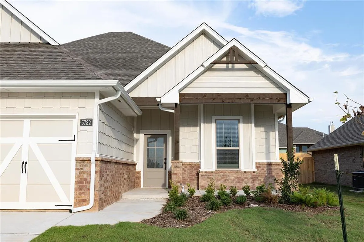 Building Photo - 5732 Lantana Ln
