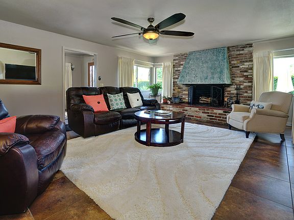 4th image of 1590 E Paseo El Mirador