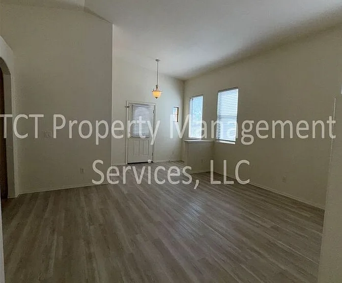 4399 S Maverick Ave — Photo 3