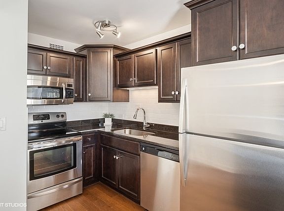 5th image of 1360 N Sandburg Ter APT 307C