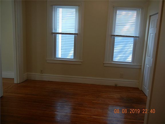 5th image of 526 Meigs St