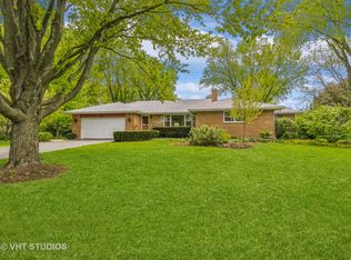 1335 Country Ct, Libertyville, IL 60048