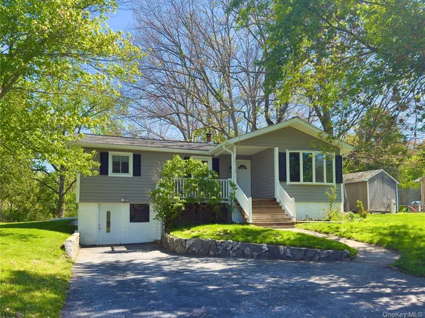 52 Holt Road, Hyde Park, NY 12538