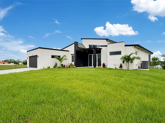 3rd image of 4009 Jacaranda Pkwy W