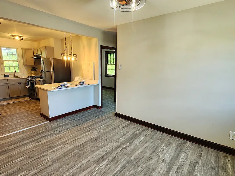 715 Main St — Photo 9