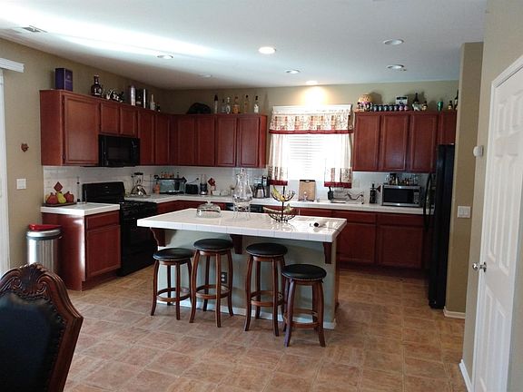 3rd image of 11045 Hillsborough Ct