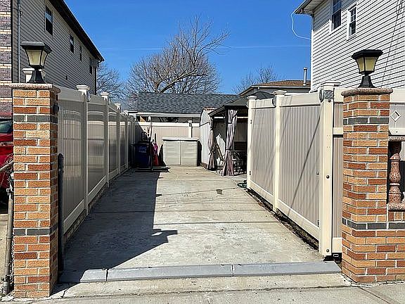 3rd image of 16023 129th Ave