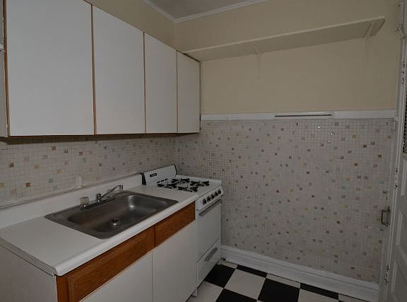 3rd image of 433 W Belden Ave APT W202