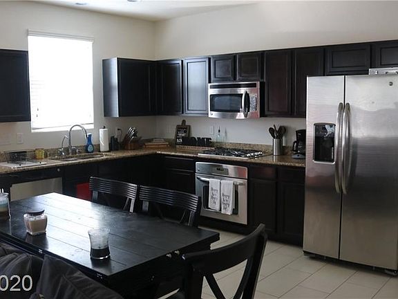 4th image of 10513 W Gilmore Ave
