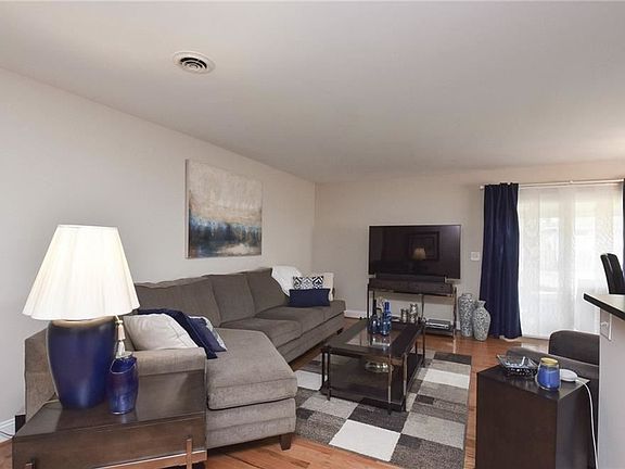 4th image of 544 Bayfair Dr