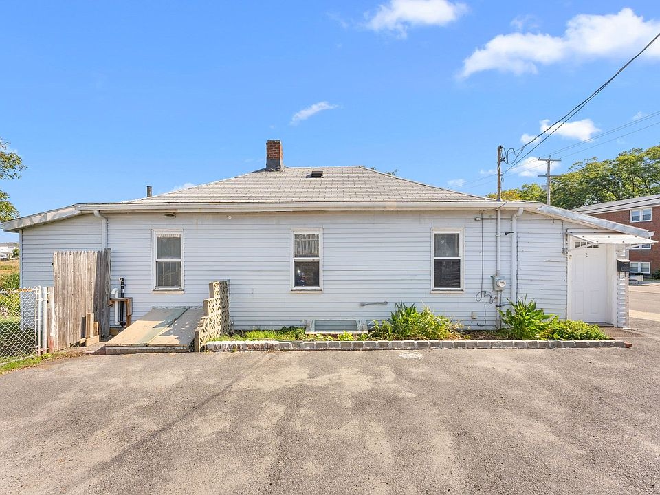 1st image of 576 Sea St