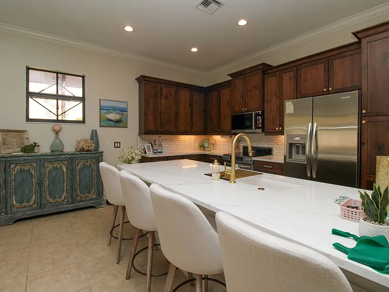 8000 Cordoba Pl — Photo 32
