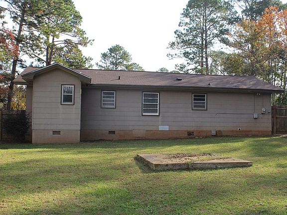 2nd image of 517 Cinderella Ln SE