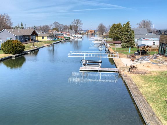 5th image of 4386 Lynden Rd