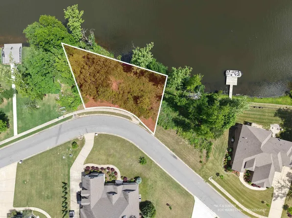 7542 S Shoreline Blvd, Benton, AR 72019