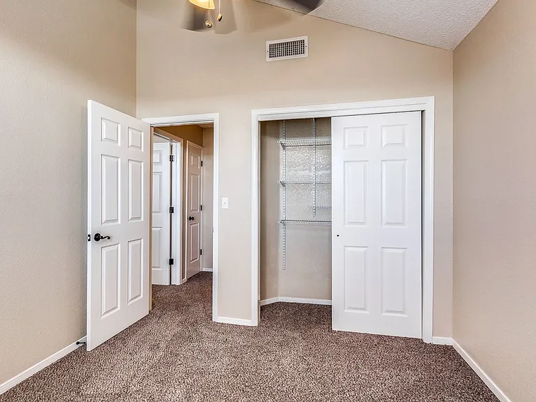 900 Tecate Pl — Photo 28