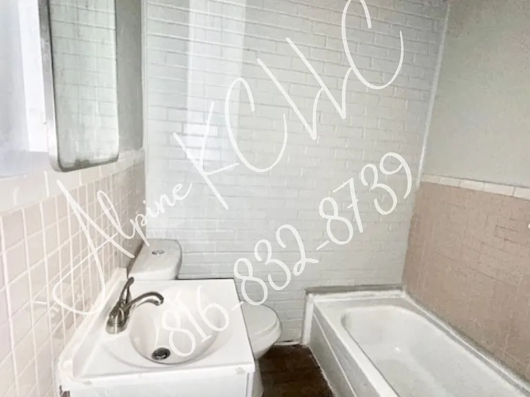 2501 Van Brunt Blvd #7 — Photo 6
