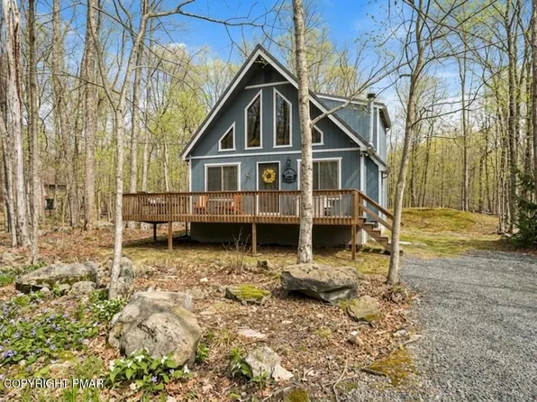 16 Lyman Ln, Gouldsboro, PA 18424