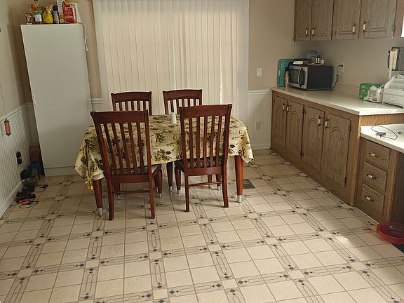 Kitchen with ding table