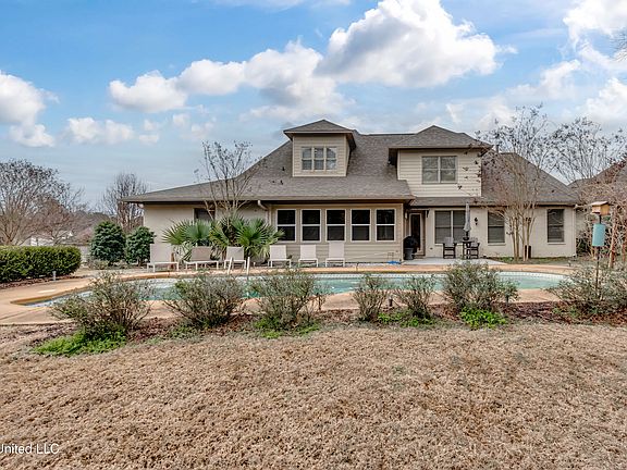 3rd image of 106 Normandy Ct